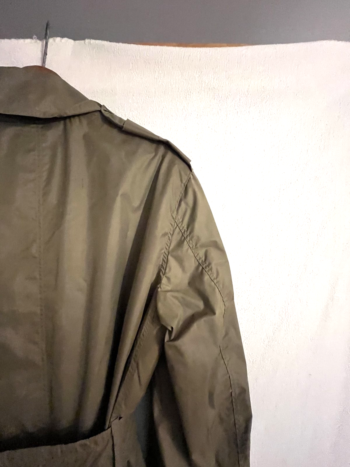 WW2 US Army Officer Lightweight Raincoat Taupe 44L Hallberg Stock 8405-634-4927 - Image 9