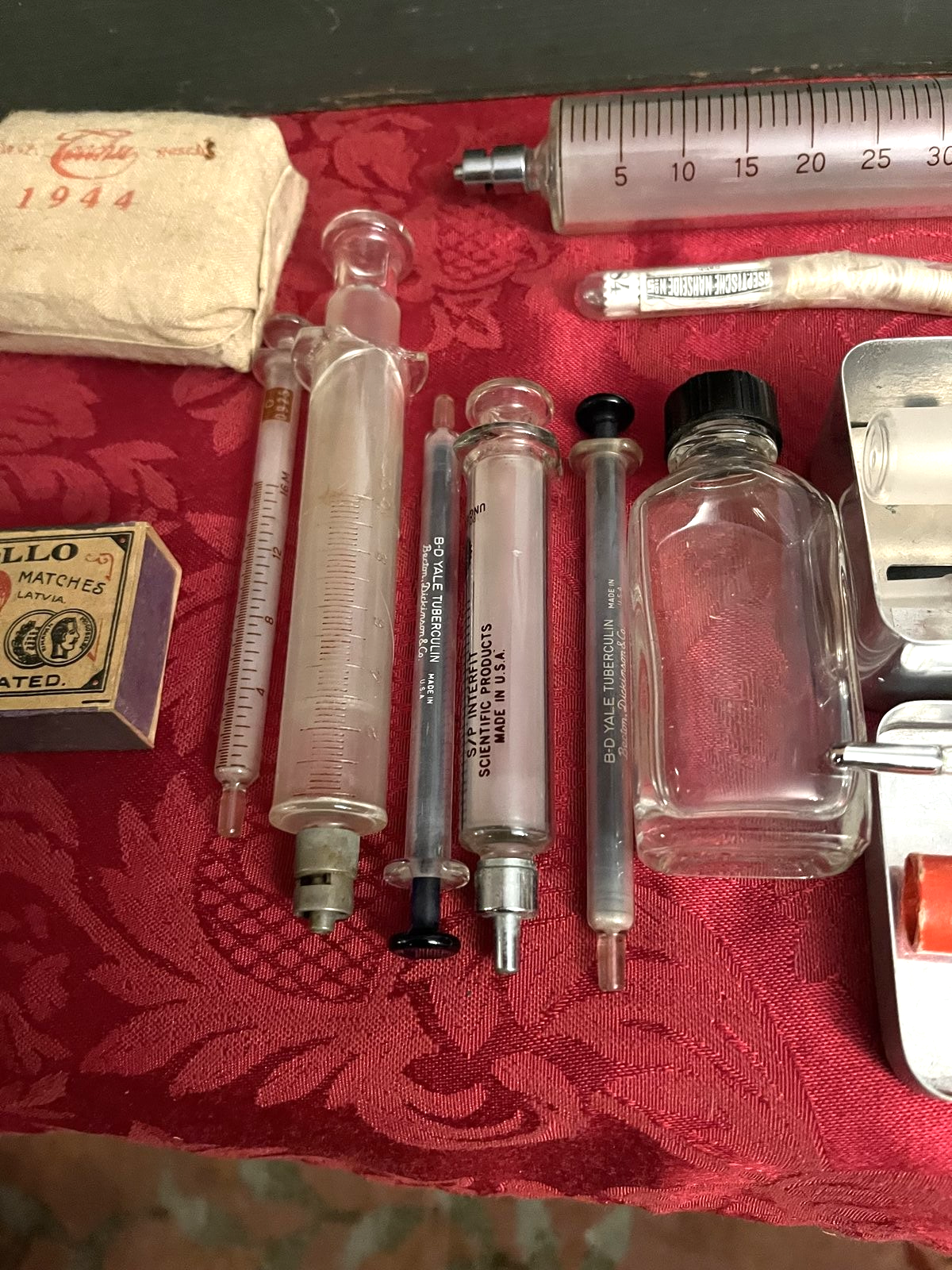 WW2 German Wehrmacht Verbandkasten First Aid Wood Case 1944 Feldgrau Syringes - Image 9