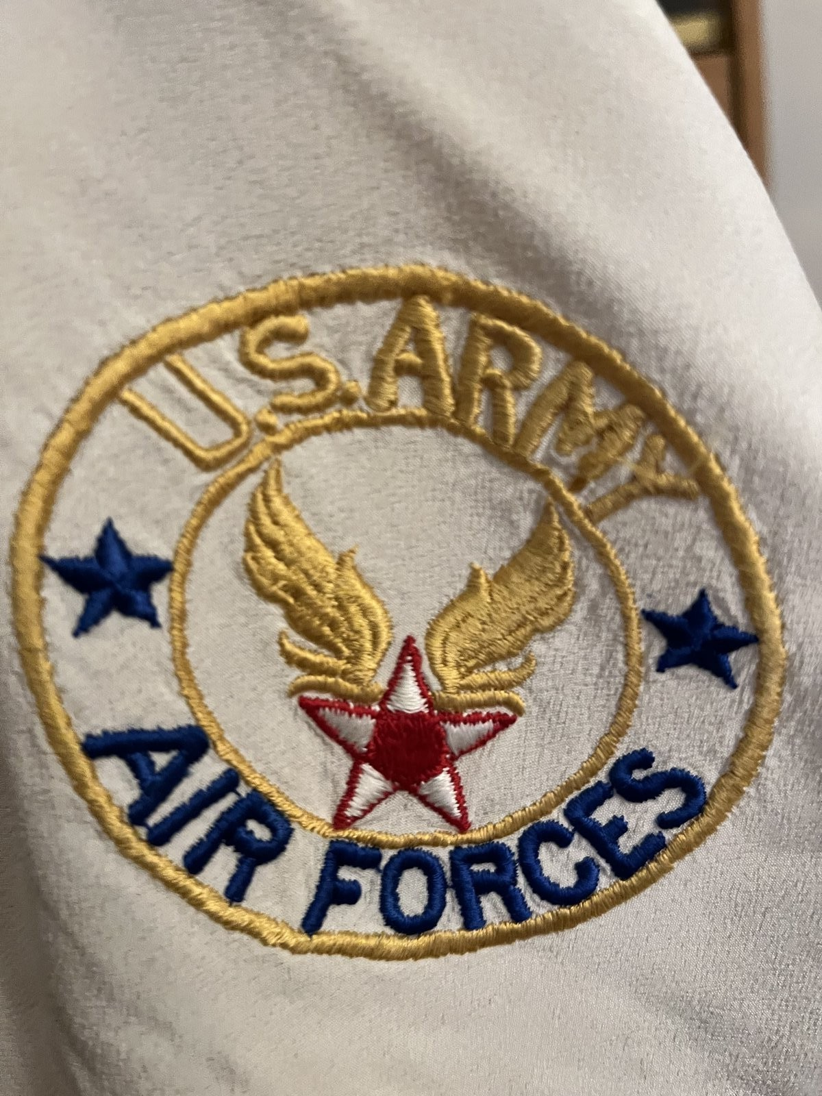 Early WW2 US Army Air Forces White Silk Scarf Embroidered Insignia 28"x32" - Image 8