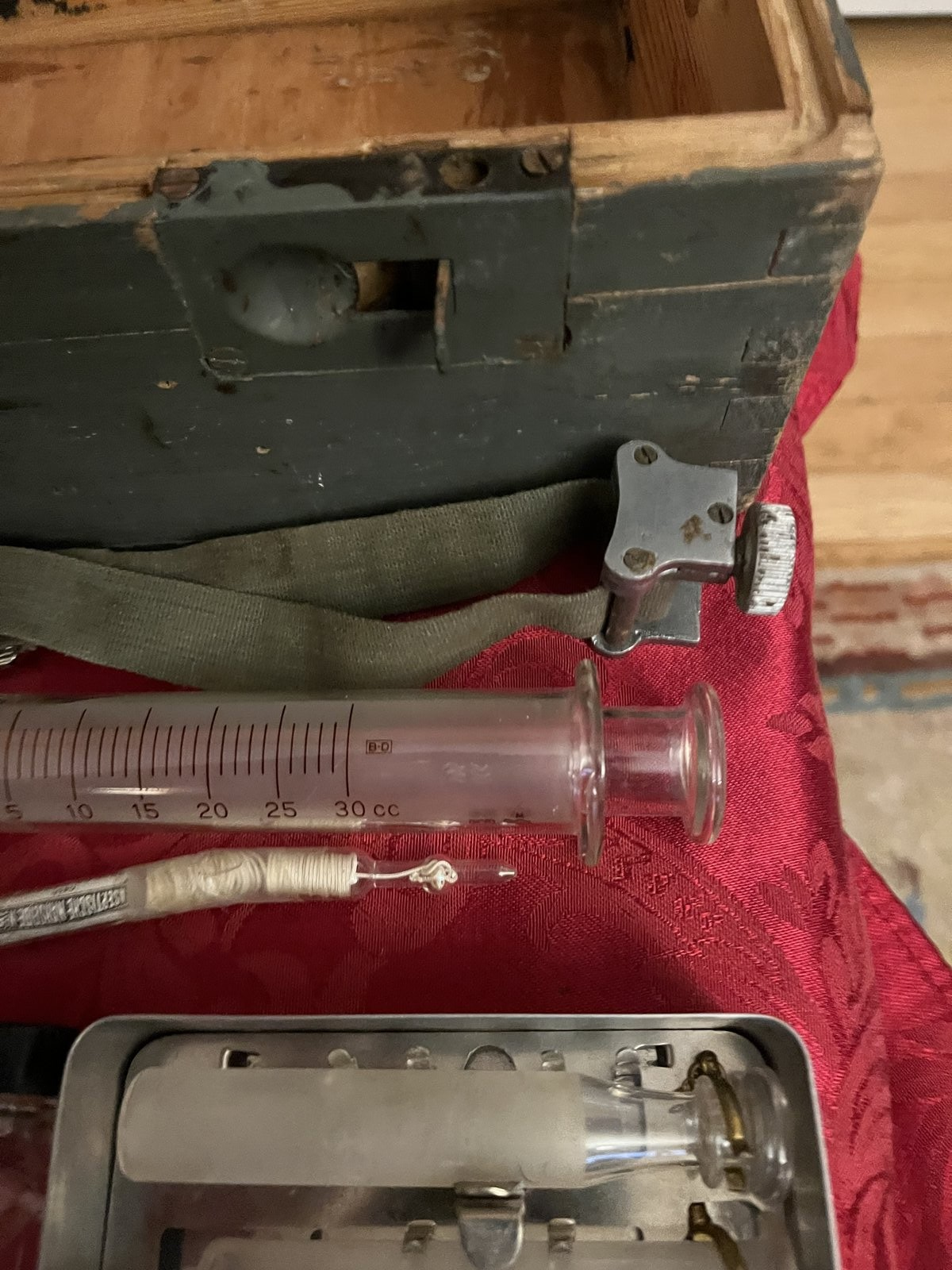 WW2 German Wehrmacht Verbandkasten First Aid Wood Case 1944 Feldgrau Syringes - Image 2